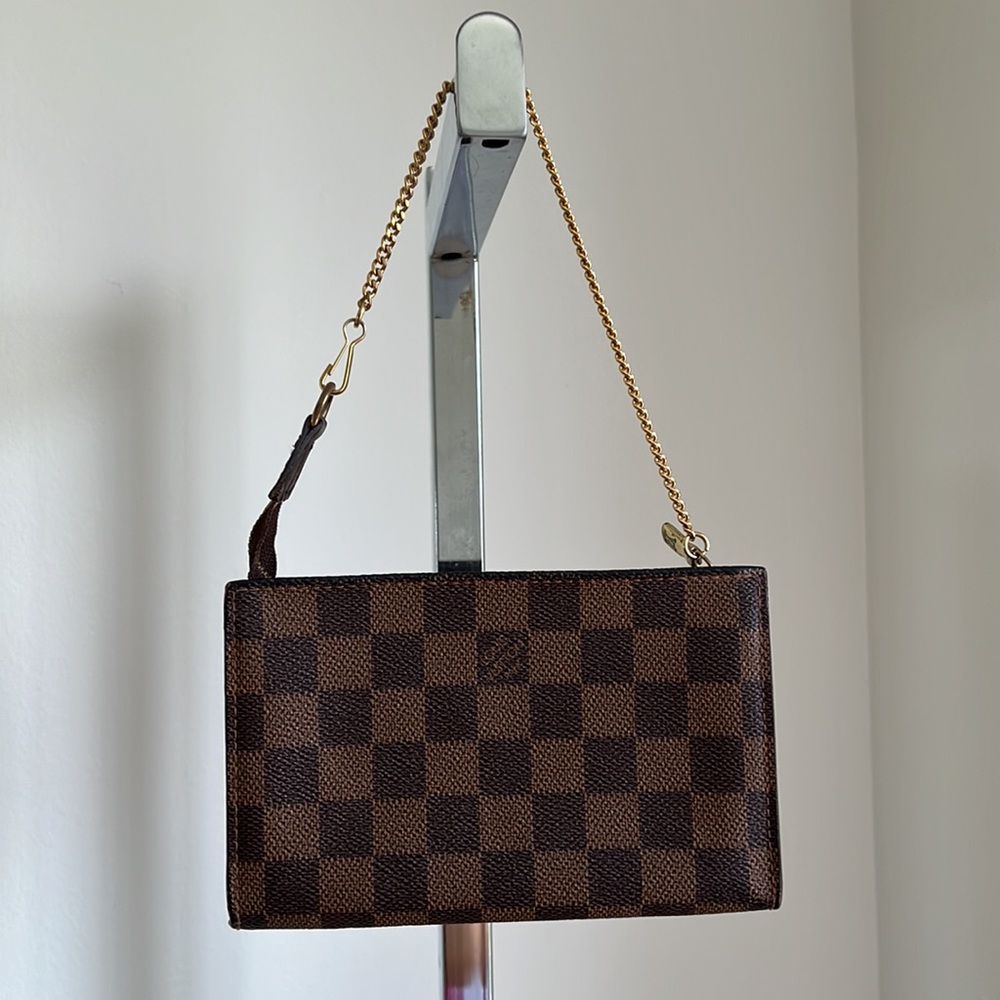 Authentic vintage Louis Vuitton bucket bag pouch. No generic chain.